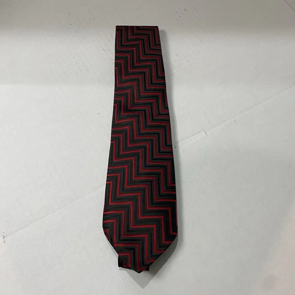 Giorgi Armani 100% Silk Red And Black Hand Made Neck Tie EUC